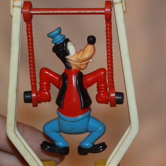 1977 Walt Disney Goofy Gabriel Tricky Trapeze Child Toy Hong Kong - Picture 3 of 4
